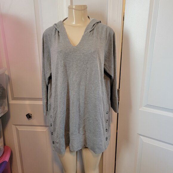 C Active Heathered Gray Knit 3/4 Sleeve Hoodie w/ Button Detail at Hem/Hip - Picture 4 of 11